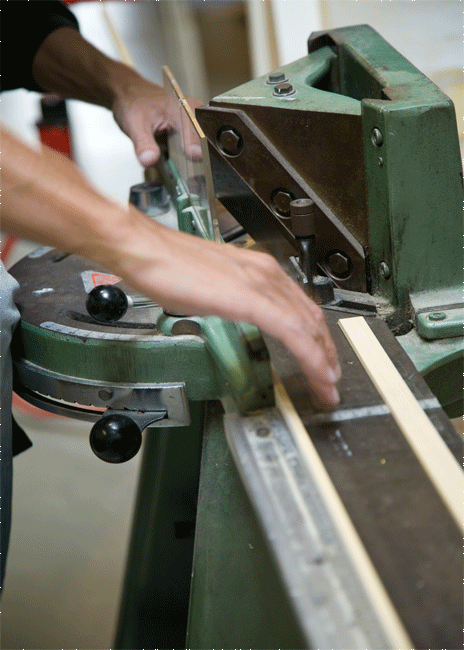 Precision Cutting a picture moulding